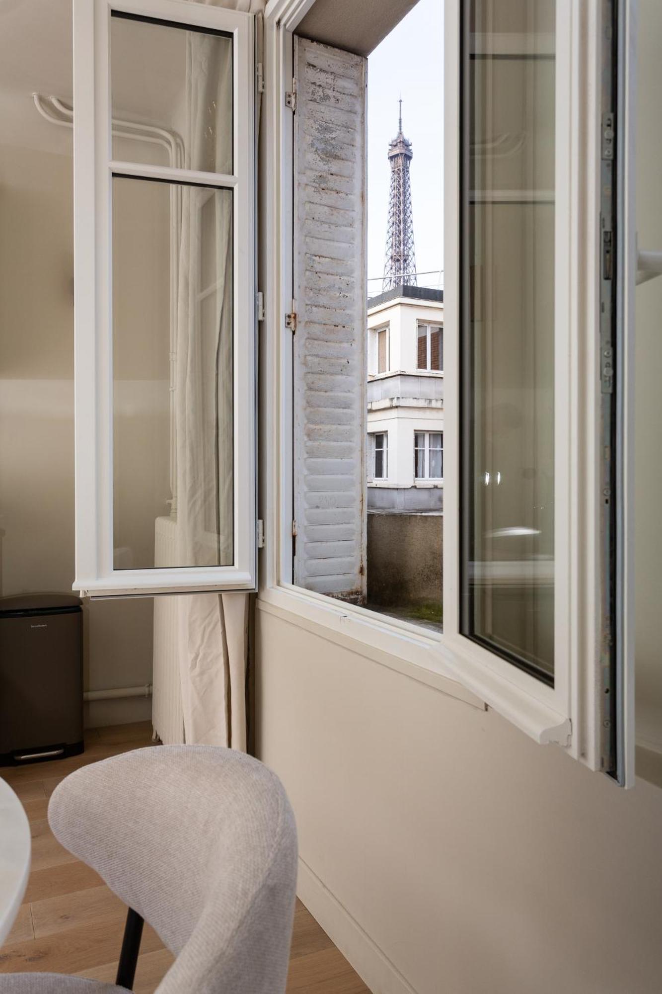 The Carla Suite Eiffel Tower View パリ エクステリア 写真
